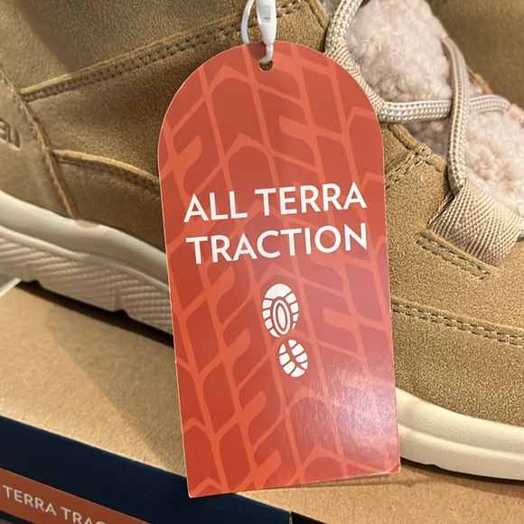 JBU Women's Freeze Round Tan Toe Boots/NIB/7M - Picture 8 of 13